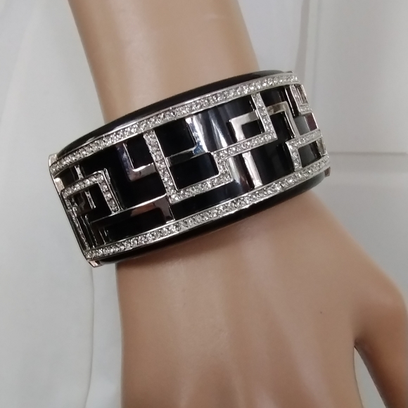 Chunky Rhinestone Bracelet - Picture 7 of 8